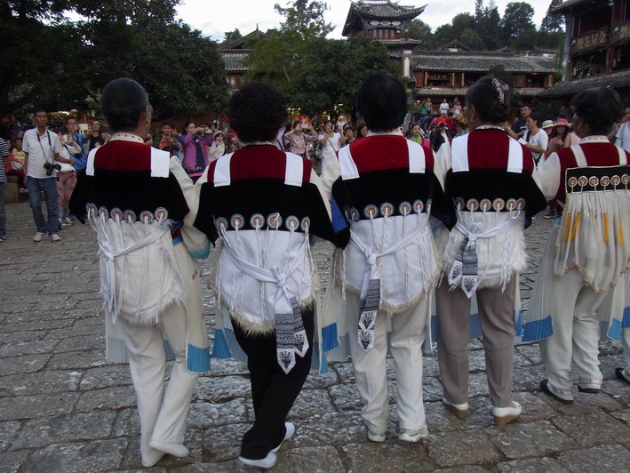 ナシ族踊り