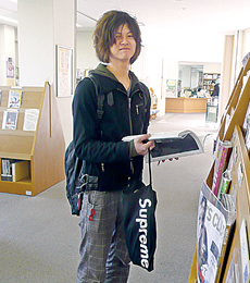 空き時間には図書情報センターへ。
