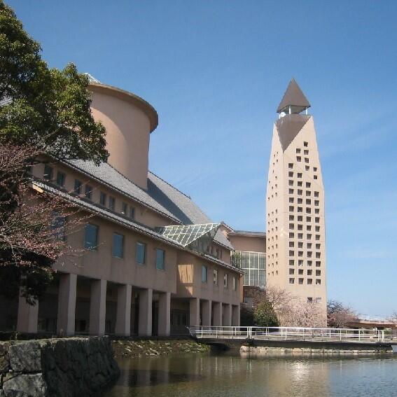 環濠からのえんぴつ塔