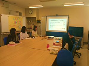 人間探求学の授業風景(プレゼンテーション)
