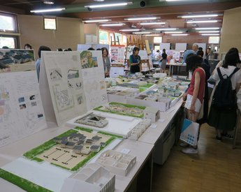 人間文化学部　展示体験