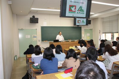 社長講義風景（講師：平和堂　代表取締役社長　夏原　平和　氏）